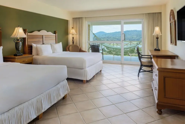 Standard Quadruple room with garden view
