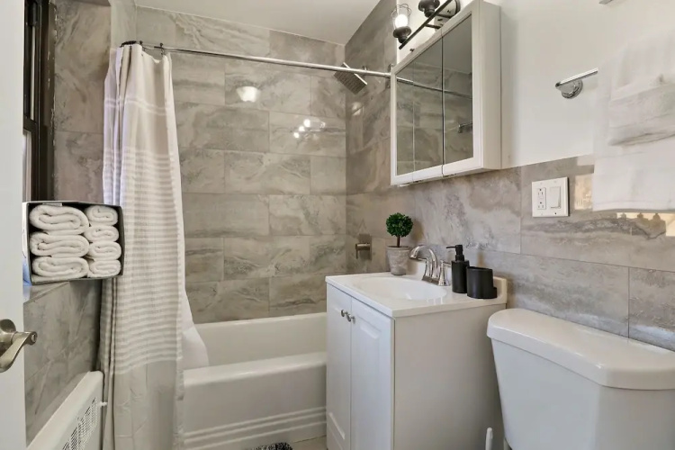 Comfy 2BR Rogers Park Apt in Sheridan
