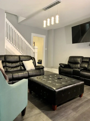 Texas Hold-em Duplex- 3BR Free Parking