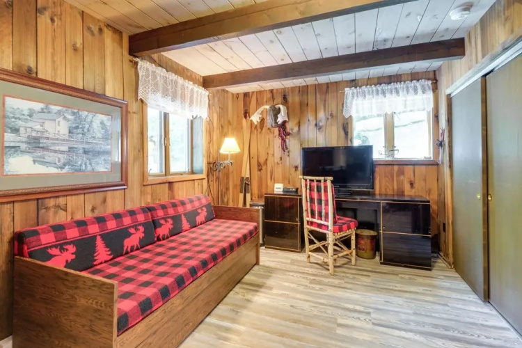 West Dover Home - Steps to Mount Snow Resort!