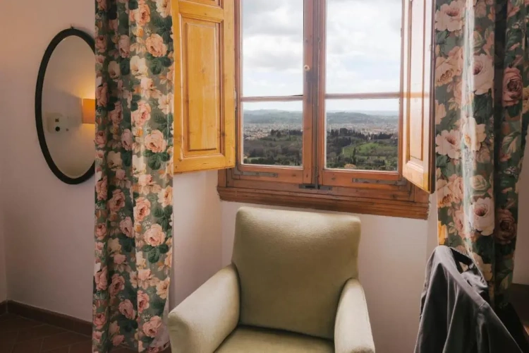 Standard Double room with city view