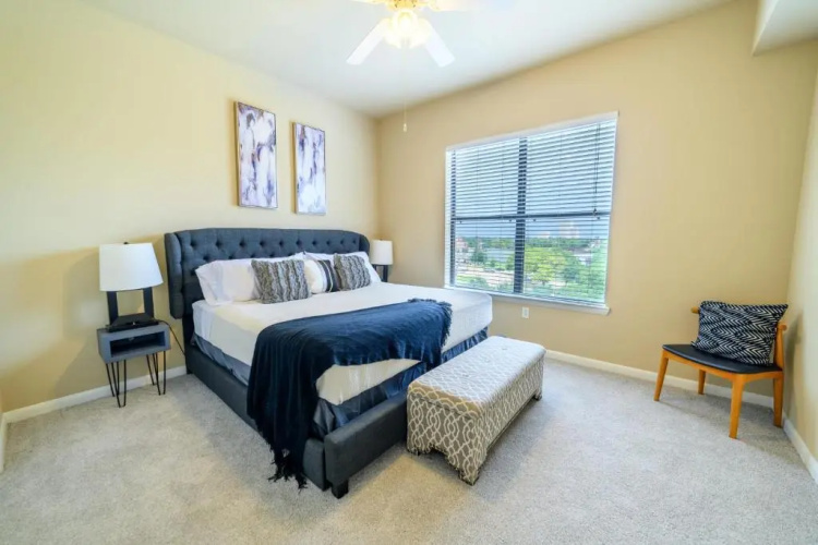 1BR Executive Suite With Pool, Gym & Fast Wi-Fi By ENVITAE