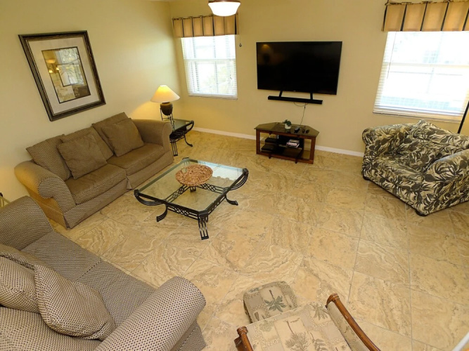 5 BED Pool Home ON Golf Course