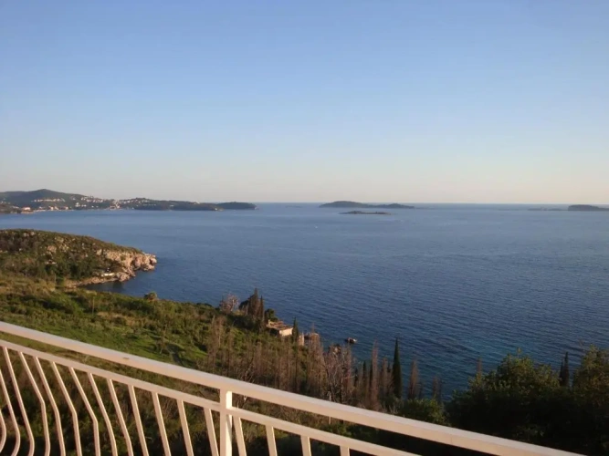 Standard Triple room with sea view
