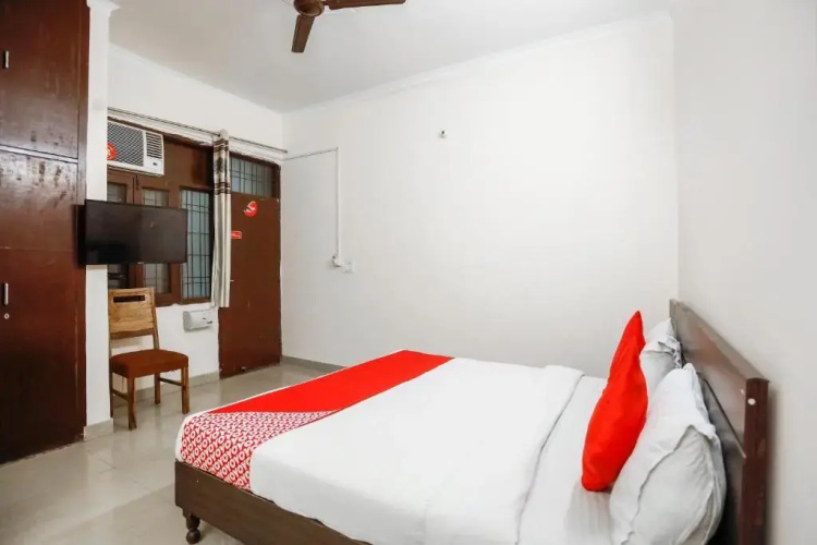 Oyo 71053 Av Residency