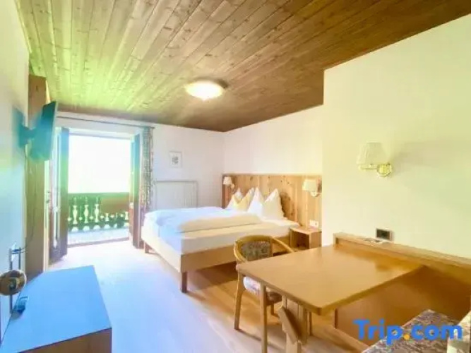 LAKE & RIVER Hotel