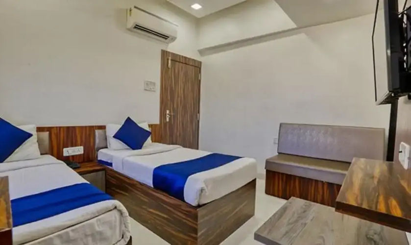FabHotel Ten Eleven Grand