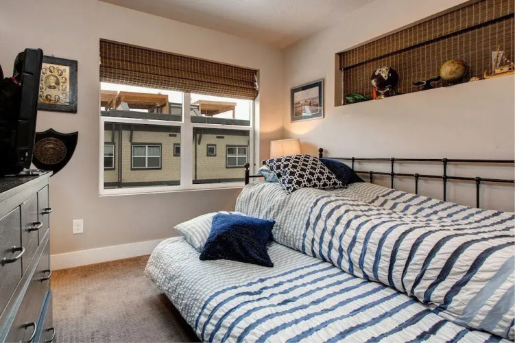 1370 Center Dr Condo by RedAwning