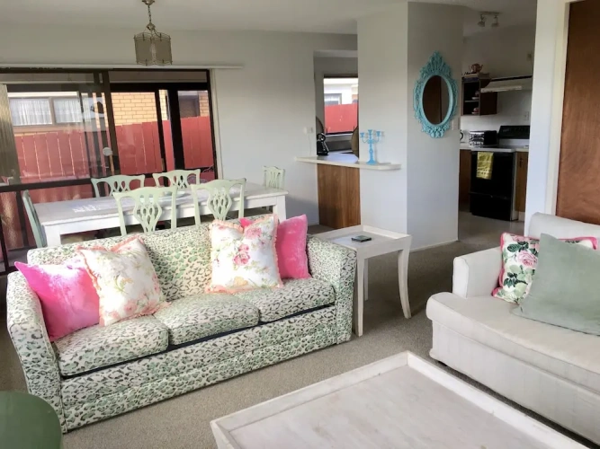2 Bedrooms Apartment with garden view