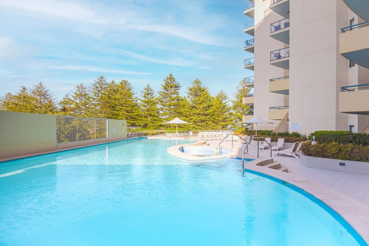 Beachside Studio With Pool and Gym Access