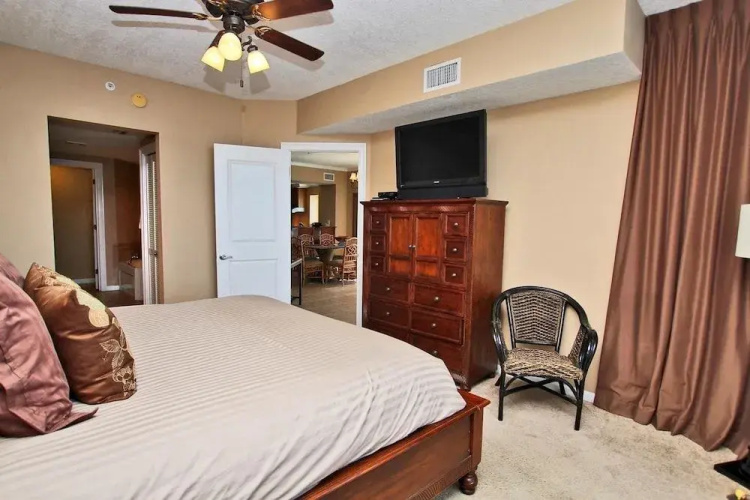 Colonnades 1901 - 4 Br condo