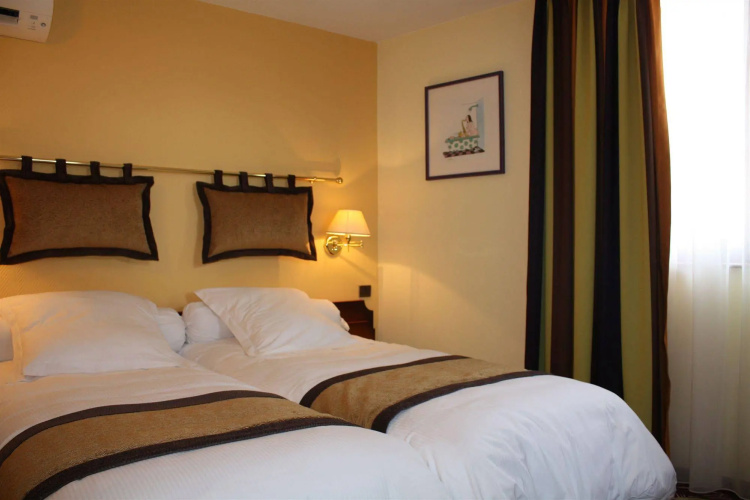 Logis Hotel Restaurant A L'etoile - Alsacia