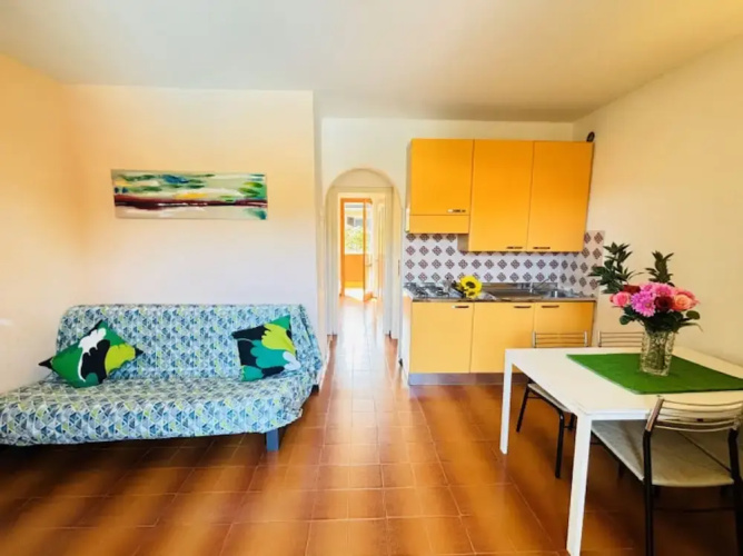 Colorful Apartment With Balcony-beahost