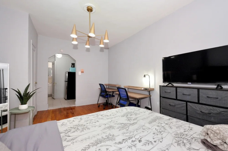 Spacious Upper East Side Studio