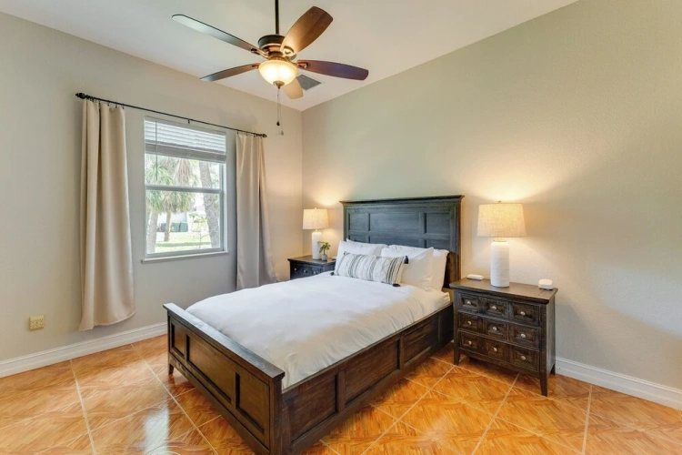 4 Bedrooms Cottage