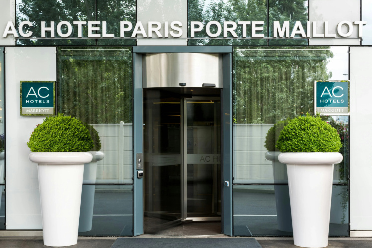 AC Porte Maillot Hotel