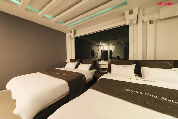 Garden Bay Hotel