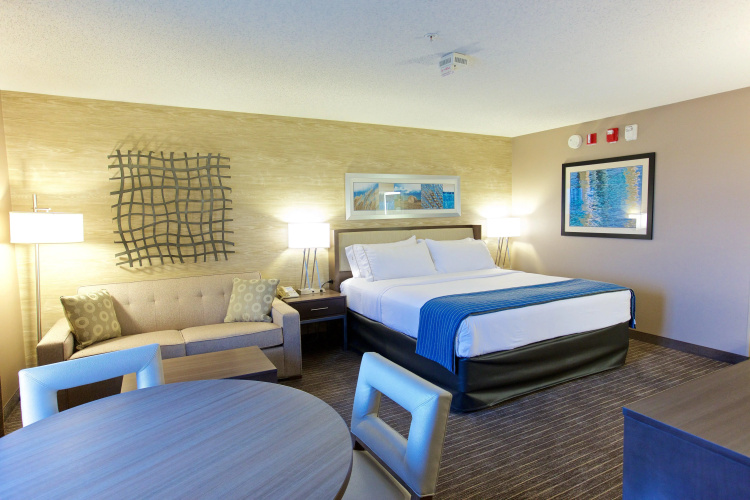 Holiday Inn Express Fargo-West Acres by IHG