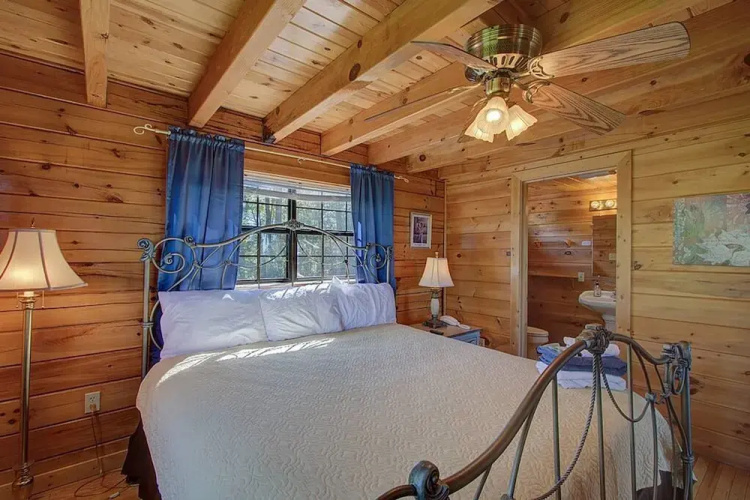 A Stellar 2bed 2bath Minutes to Parkway