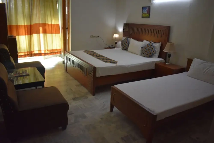 Standard Triple room