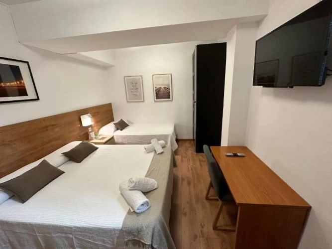 Standard Triple room