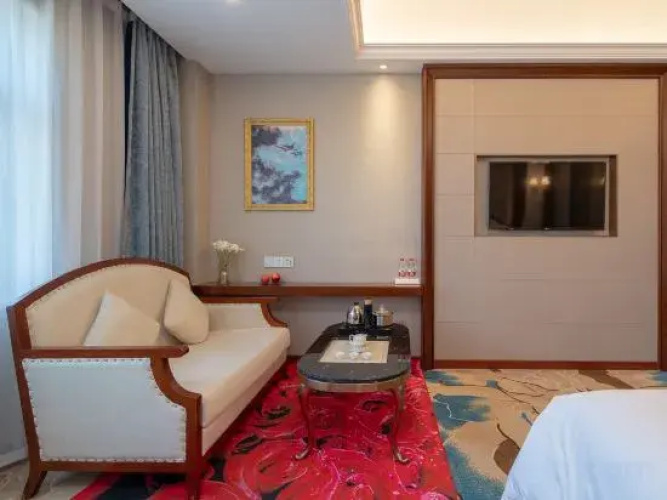 Vienna Classic Hotel (Jieyang Huilai Kuihe Avenue Longjiang)