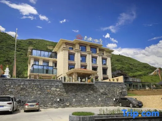 Yunshan Four Seasons Hotel (Huanglong Jiuzhai High-Speed Railway Station)
