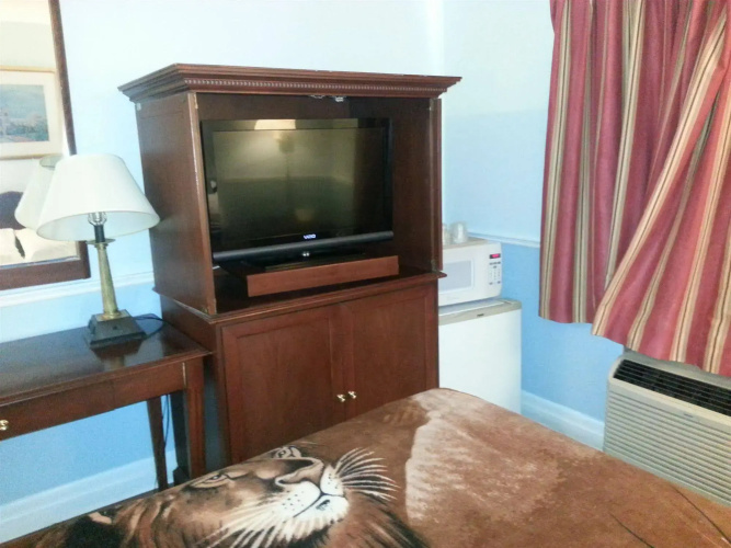 Queensway Motel