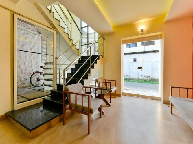 Oyo 17072 Meridian Regency