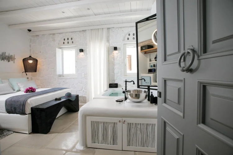 Deluxe Suite with balcony