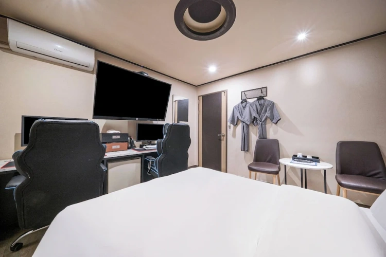 Premier room