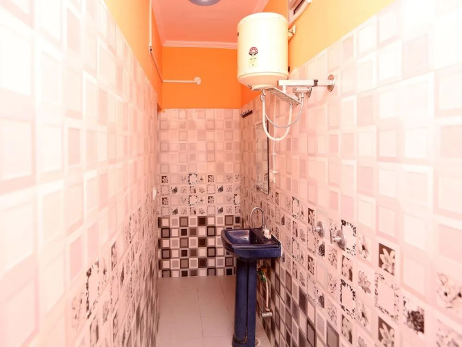 Oyo 22221 Yadav Hotel