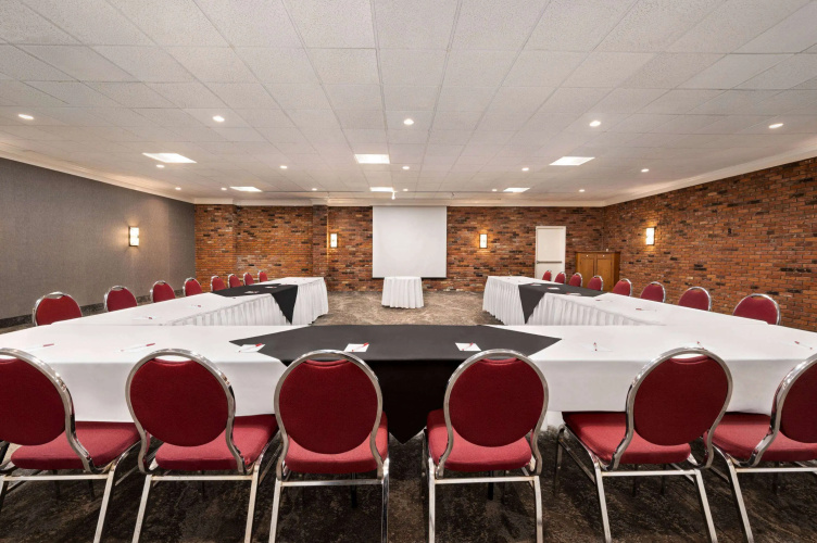 Ramada by Wyndham Cornwall photo 13
