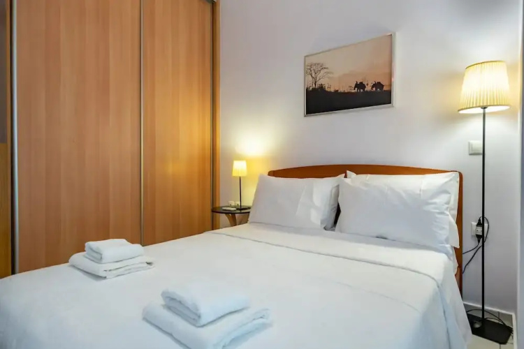 Flat in central location with pr parking