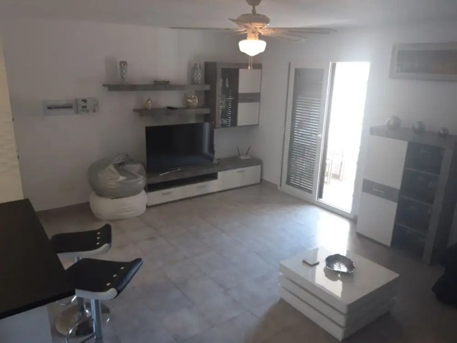 Cr191 second floor apartment