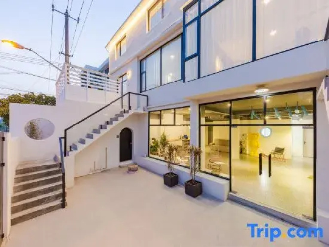 2nd-Home Hostel