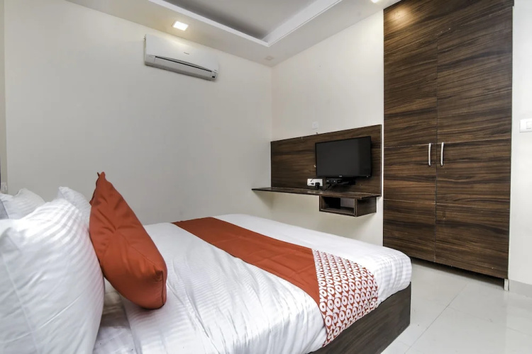 Oyo Flagship 24427 Jayam Nagar