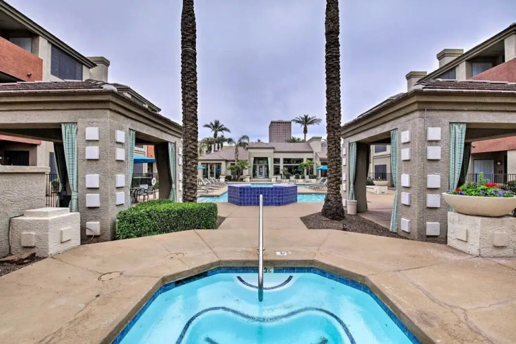 Modern Condo w/ Pool Access ~ 3 Mi to Dtwn Phoenix