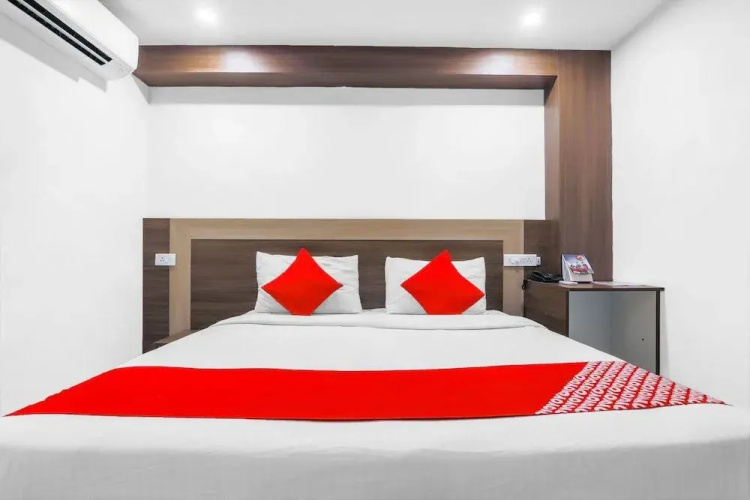 OYO Flagship 22529 Elegance Inn