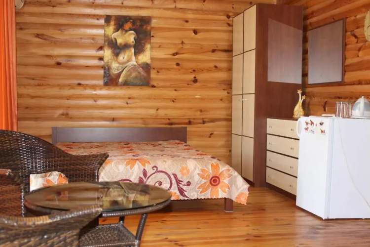 Hotel-complex Mizh Triokh Ozer