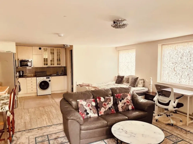 1 Bedroom Apartment with garden view
