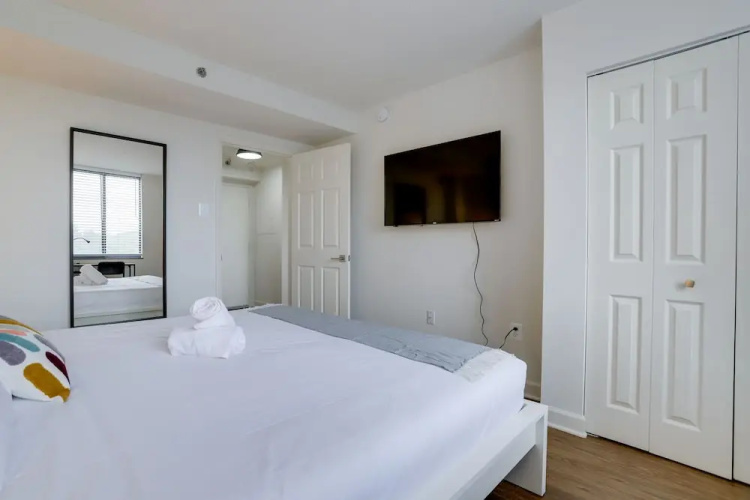 Modern & Charming Apt With Rooftop