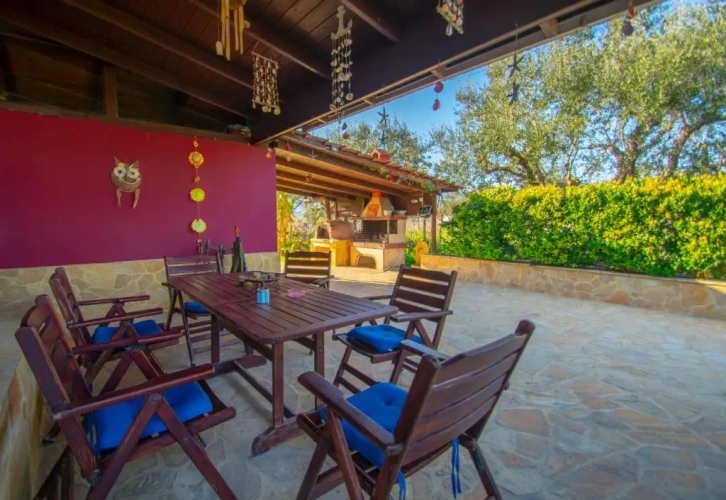 4 Bedrooms Cottage