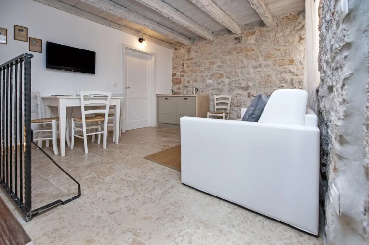 Apartments Casa Roccia Bianca