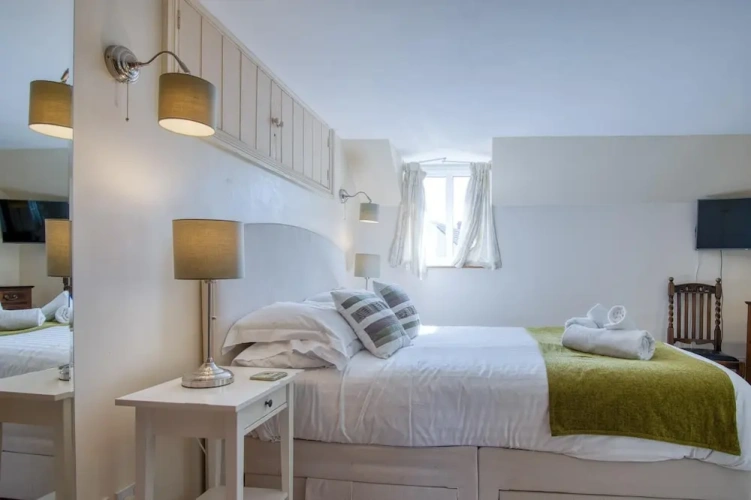 6 Bedrooms Cottage