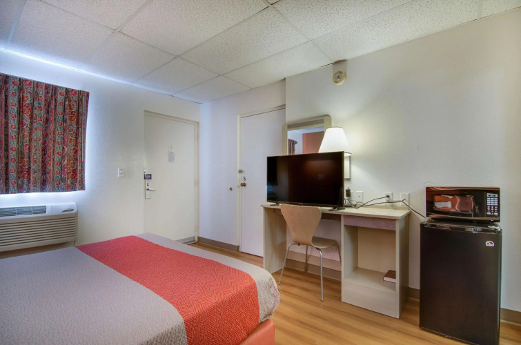 Motel 6 Salina, KS