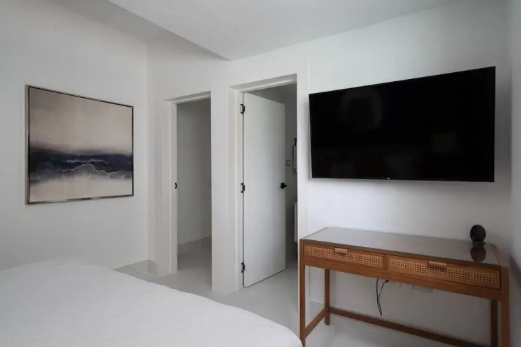 Shalom Residences By YellowKey