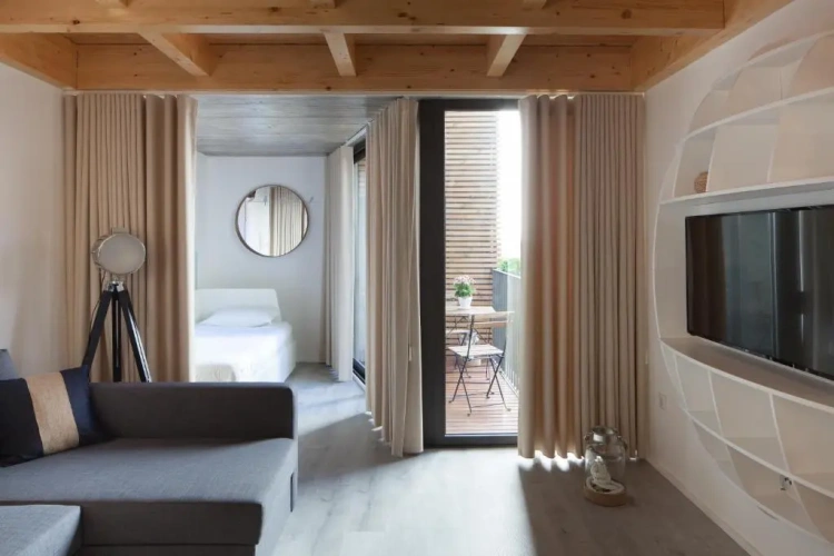 Apartment with balcony