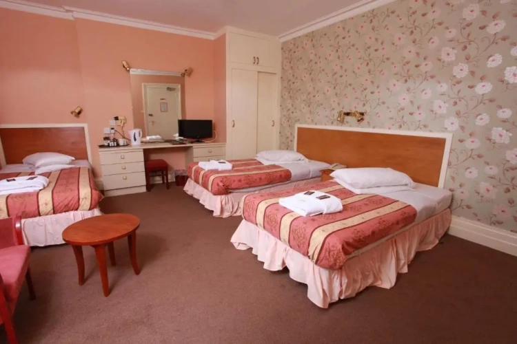 Standard Triple room