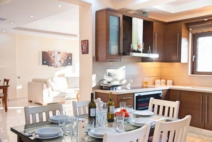 4 Bedrooms Villa